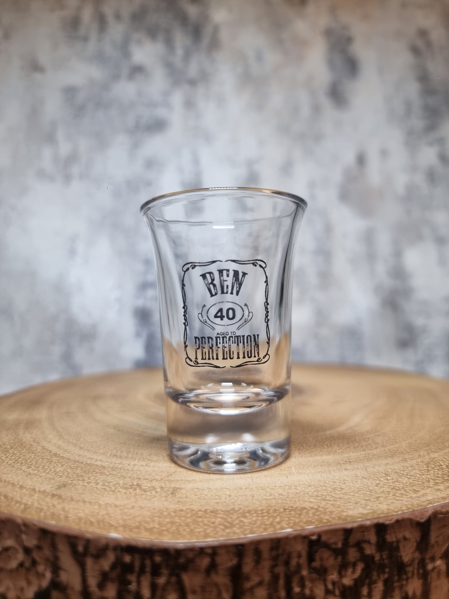 Custom engraved wooden shot paddle with 6 clear shot glasses – personalised party gift set for birthdays, weddings, and entertaining