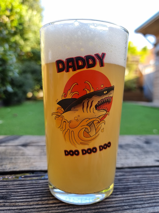 Daddy Shark Pint Beer Glass | Funny Novelty Gift for Dad | Father’s Day Gift