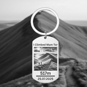 Engraved metal keyring with the text “I Climbed Mam Tor” – Peak District hiking souvenir and gift for walkers and adventurers.